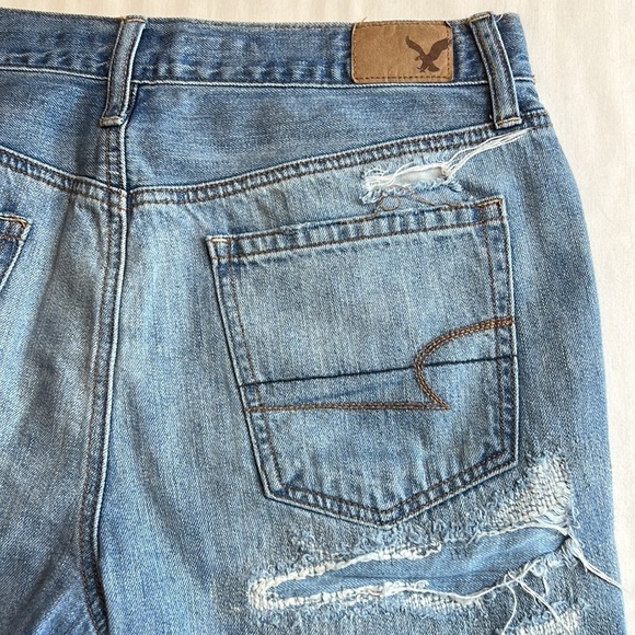 American eagle distressed button fly jeans, size 6 - Picture 5 of 8